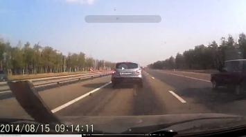 Папе прилетело