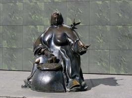 "Бабка с семками"- возле Комаровского рынка в Минске.:)