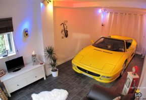 Она всё это время дома в большой комнате стояла ?:)