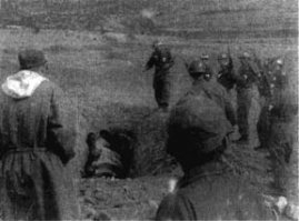 тролльте грамотно, методичка у вас устарела
"папочка из командировке прислал фотку гоблина, долго смеялась шутке"
"мой дедушка помогает изучать анатомию по старым фронтовым снимкам"
"бабушка показывает внуку, как дедушка шутил над корейцами"