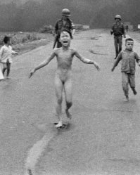 тролльте грамотно, методичка у вас устарела
"папочка из командировке прислал фотку гоблина, долго смеялась шутке"
"мой дедушка помогает изучать анатомию по старым фронтовым снимкам"
"бабушка показывает внуку, как дедушка шутил над корейцами"