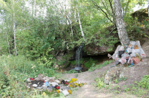 Зря Вы раскрываете места красивые вот так, во всеуслышание  К сожалению, среди нас есть такие, которым природа обязана, а не наоборот, так что думаю, что через неделю это место будет выглядеть вот так