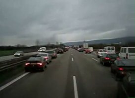 Вот так должно быть! А на скорой должен стоять видеорегистратор и тем, кто не пропускает штраф тысяч 10...