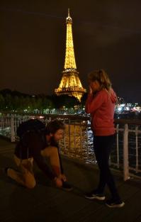 Шнурки развязались. А ты что подумала?