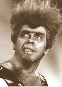 "Холодное лето пятьдесят третьего…" - КОПАЛЫЧ!!! Это единственный фильм в конце которого я плакал.
А еще он и в детских спектаклях выступал