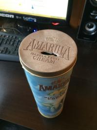 Кидаю десятирублёвки в коробку из под ликёра Амарула. :)
3 раза уже вскрывал, когда наполнялась, в районе 12000р. влезает.
За год набирается и приятный сюрприз себе под Новый Год! :)