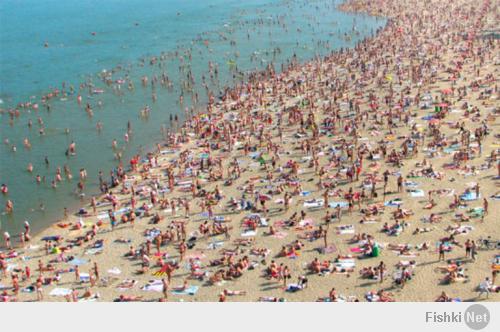 1 фота пляж в Крыму.
2 фота пляж в Египте.
Крым дороже Египта в среднем в 1.5 раза