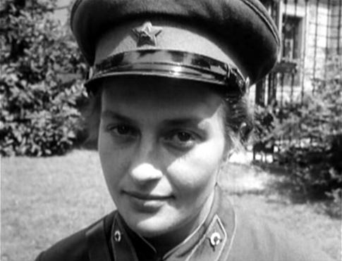 Людмила Павличенко, Герой Советского Союза, 309 гитлеровцев на ее счету, из них 36 снайперов! Так что если нужно, наши женщины тоже могут!