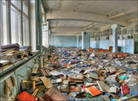 Это не красиво - это грустно... Столько книг... Я бы с удовольствием там оказалась, полазила бы там, ведь там наверняка множество интересных книг!