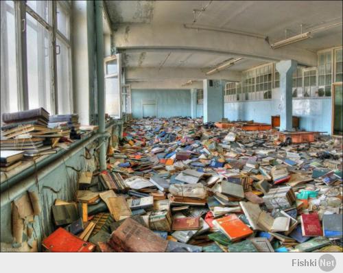 Это не красиво - это грустно... Столько книг... Я бы с удовольствием там оказалась, полазила бы там, ведь там наверняка множество интересных книг!