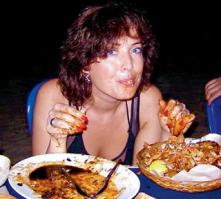 Ща народ добрее стал, вот этой больной бедной артистке собрали бабла на лечение.