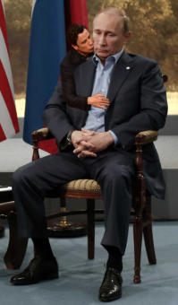 Джон Траволта стал героем новой серии забавных мемов 