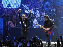 В туре 2013-2014 вокалист, как не странно, Оззи Осборн