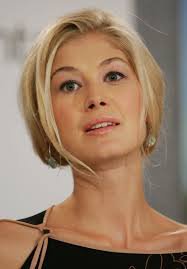 Розмунд Пайк забыли из "Умри, но не сейчас"!