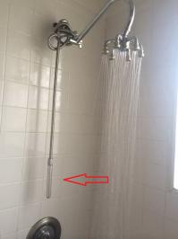 Какой то дилдо. И вообще стрёмный душ....