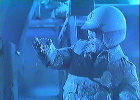 Мужчина опрокинул на себя ведро жидкого азота