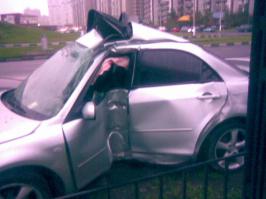 ппц это с какой скоростью надо было ехать, надеюсь ремнями безопасности были пристегнуты все...

меня вот спасли!