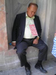 12 людей, которым определенно нужен выходной