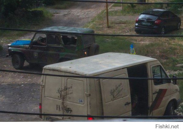 Бравые пи..оры из подразделения РВАНЫЙ СФИНКТЕР помогают дончанам покинувшим свои дома избавиться от нажитого имущества !!! Вывозят, торопятся, МРАЗИ Е..АНЫЕ !!!