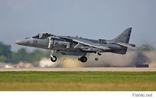 Самолет "McDonnell Douglas AV-8B Harrier II" или просто Хариер с вертикальным взлетом и посадкой.
Авианосец "Invisible", Великобритания.