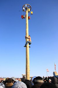 главное этих хлопчиков к нам на проводы зимы не пускать