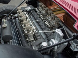 Владельцы отечественной классики могут гордиться, у них крышка радиатора как у ламбо за 2.6 млн бакинских.....