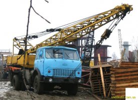 Вот сразу видно, что ты ТП.
 Уж если переше на личности, то у меня права категорий В С Д, в 1988 году у меня уже был 5й разряд автокрановщика. Начинал вот на таком. поэтому свои умные высеры оставь для соседей по парте...
 Я прекрасно знаю кто и чего должен, поэтому уверенно говорю, что по видео легко обвинить камазиста.