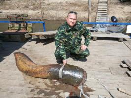 почему??? обычный средний сазан!!!
вот в апреле тож отличились)))
а ****нным знатокам рыбы *******ить
что он тиной воняет,НИХУЯ не воняет,
ПИЗДЁШЬ!!!