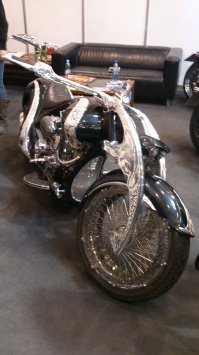 Вот этого красавца увидел на мотоэкспо, у нас тоже умеють делать)))