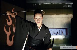 Двух красоток пропустили.