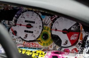 о боже и этот придурок передвигается по дорогам