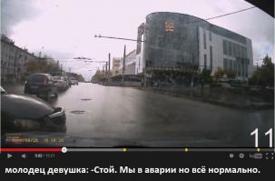 Обычно женские голоса в подборках ДТП это нечто особенное, в такой неадекват впадают что просто эпические глупости лепечут а тут даже ни на секунду не растерялась (хотя не надо по телефону то базарить во время езды)