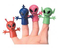 70-летний художник показал любовницу-инопланетянку 