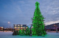 А в моём любимом маленьком городке Эстонии вот такая ёлка в этом году, студенты построили :)