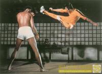 А твой Арни так сможет, без каскадера? Нет! Вот видишь Брюс Ли сильнее )))