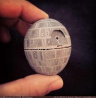 Как покрасить яйца в луковой шелухе с узорами