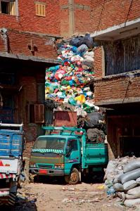 Уважаемый автор это фотошоп! Что сразу же меняет отношение к посту! Далее цитата: "Заббали способны утилизовать до 80% отходов, в то время как для промышленных заводов по сор­тировке этот показатель не превышает 25%." рентабельность завода или способ утилизации?