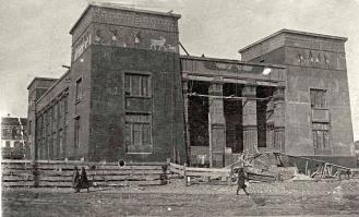 Еще добавлю проект и воплощение новатора того времени стилизованное под древнеегипетский храм, архитектора Чернышова