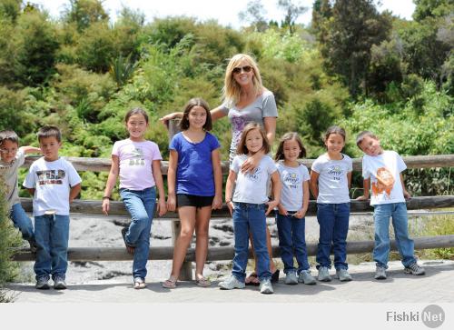 Американка Кейт Госселин и ее 8 детей :