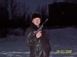 "В 90-е годы норковые ушанки были предметом роскоши и престижа"... Чего далеко ходить-то. Вот товарищ из Рыбинска. 2008 год...