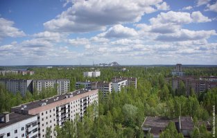 Офигеть. Один-в-один фотки Припяти. Особенно вторая. Вот собственно фотография Припяти (тут на фишках ранее выкладывали).