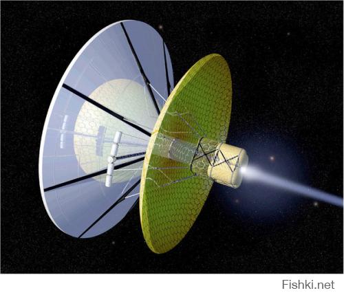 кажись нечто вроде этого
Межзвёздный прямоточный двигатель Бассарда (англ. Bussard ramjet) — концепция ракетного двигателя для межзвёздных полётов, предложенная в 1960 году физиком Робертом Бассардом.

Устройство двигателя
Основой концепции является захват вещества межзвёздной среды (водорода и пыли) идущим на высокой скорости космическим кораблём и использование этого вещества в качестве рабочего тела (либо непосредственно топлива) в термоядерном ракетном двигателе корабля. Захват вещества межзвёздной среды осуществляется мощным электромагнитным полем, в приближении имеющим конфигурацию широкой воронки, направленной вперёд по вектору скорости корабля. Предположительно, диаметр собирающего поля должен составлять тысячи или десятки тысяч километров. Существенной особенностью такой схемы будет являться практически полная топливная автономность корабля: будучи разогнанным имеющимся на борту запасом топлива до некоторой скорости, обеспечивающей достаточный приток межзвёздного водорода во входной коллектор, то есть до входа в «прямоточный режим», корабль сможет двигаться далее с постоянным ускорением, не выключая привода и не переходя на инерционный полёт.

Предложены два основных варианта использования захваченного межзвёздного водорода:

1. В качестве рабочего тела для ТЯРД, при собственном запасе термоядерного топлива на борту (RAIR).
2. Непосредственно в качестве термоядерного топлива.