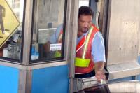 где тюрьма то?? это работник который собирает сбор за платные дороги ващета)))