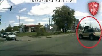 Для тех, кто не заметил, откуда взялась фура.