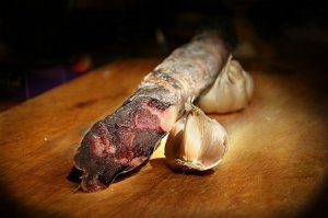 Они прекрасны. Но почему-то я никогда не видел ахалтекинцев, а вот это в магазинах вижу часто.