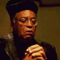 Бразилец хорош.
Джеймс Эрл Джонс - классика.
--
Найн, Ихь бин дайн Фазер!
---
В потолке открылся Люк
Не пугайся - это глюк
Если видишь в стенке Соло
Это Вейдера приколы