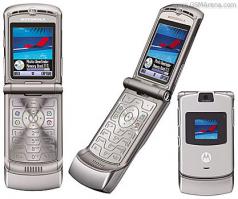 MOTOROLA RAZR

Один и первых моих телефонов (точнее второй). Правда появился он немного позже в 2004-м году. Но как он был крут.