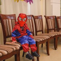 А это Крокодил Гена, замаскированный под спайдермэна?