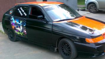 У нас тут на раёне стоит редкое дерьмо: протюненная 12-ка на каторой ездит бабец. Всё как положенно: оранжевый матовый цвет, двери без ручек, трескающиеся и скручиваемые саморезами части кузова... Фу На фото не она, но наподобие