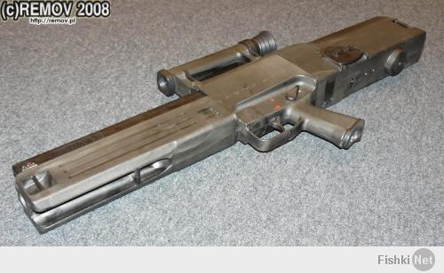 безгильзовые 4,73х33 использовались в вот в таком штурмовом оружии - HK G11. Всем было бы прекрасно изделие, да непомерная сложность конструкции и дороговизна предрекли его судьбу.
Местами впихивают в игры, так можно встретить этот "автомат" в двух модификациях в Fallout 2. Пушка кстати сердитая, но боеприпас дефицитный.
Засветился G11 в "Разрушителе", где своим футуристическим видом играл роль бластера в руках отмороженного, в прямом смысле этого слова, бандита Саймона Феникса.